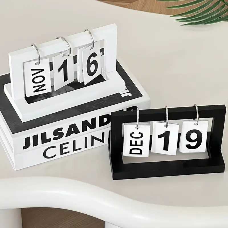 Calendario in Plastica Stile M - Office Furniture Solutions recensione e prezzo