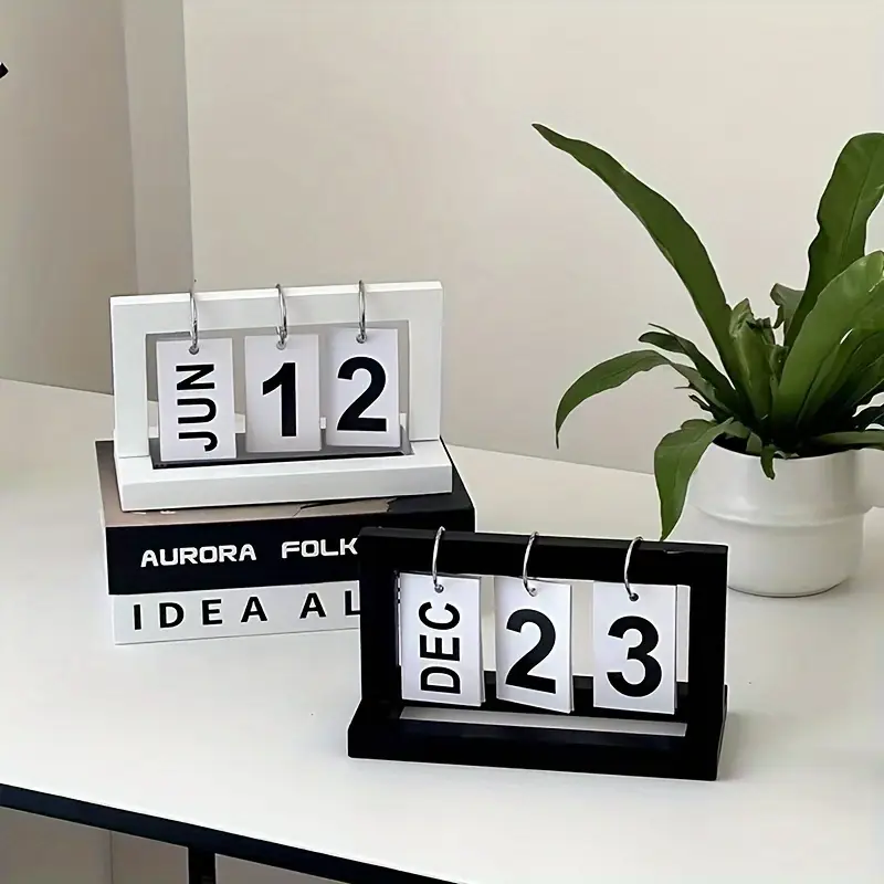 Calendario in Plastica Stile M - Office Furniture Solutions recensione e prezzo